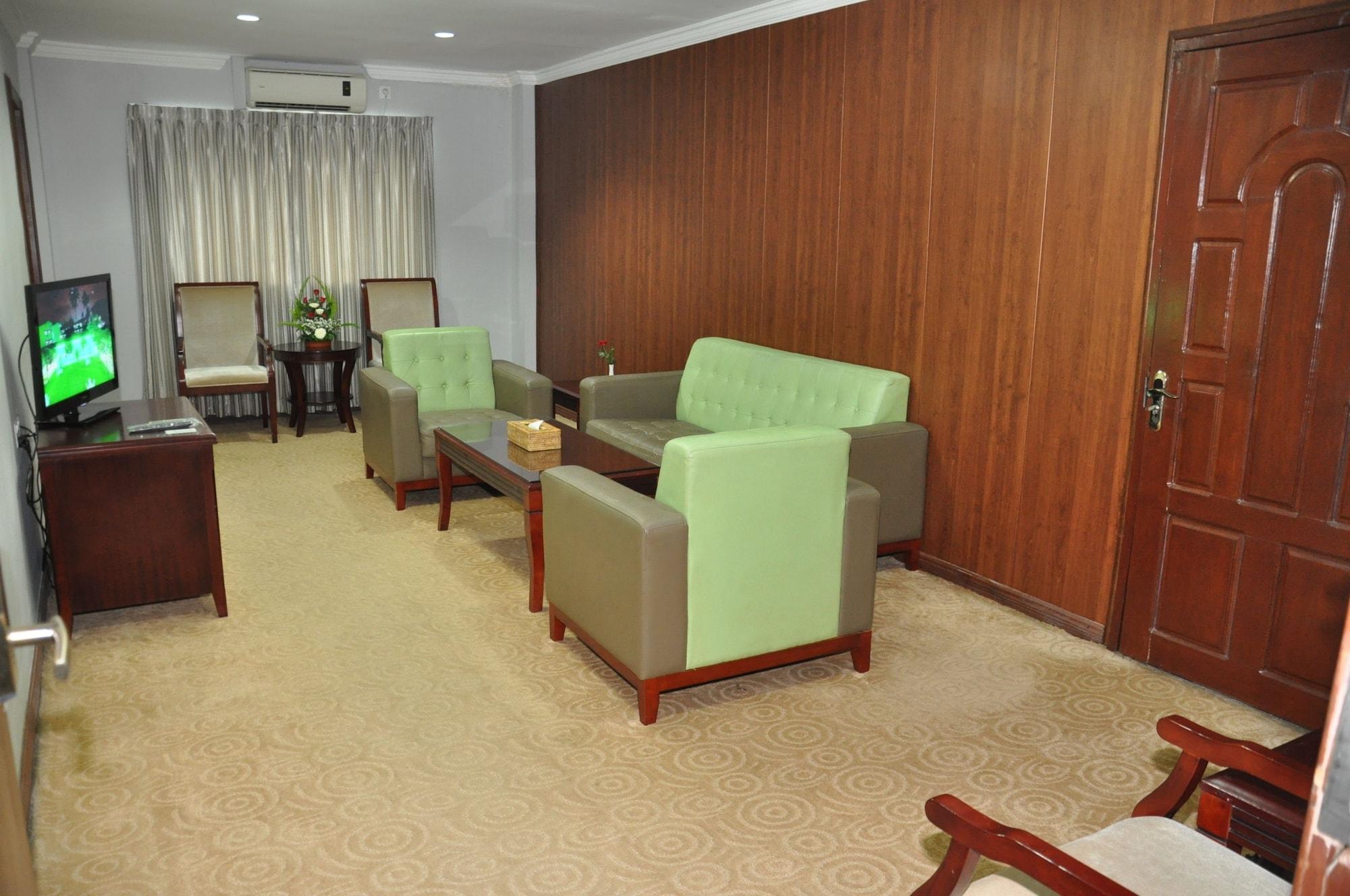 Green Leaf Hotel Янгон Экстерьер фото