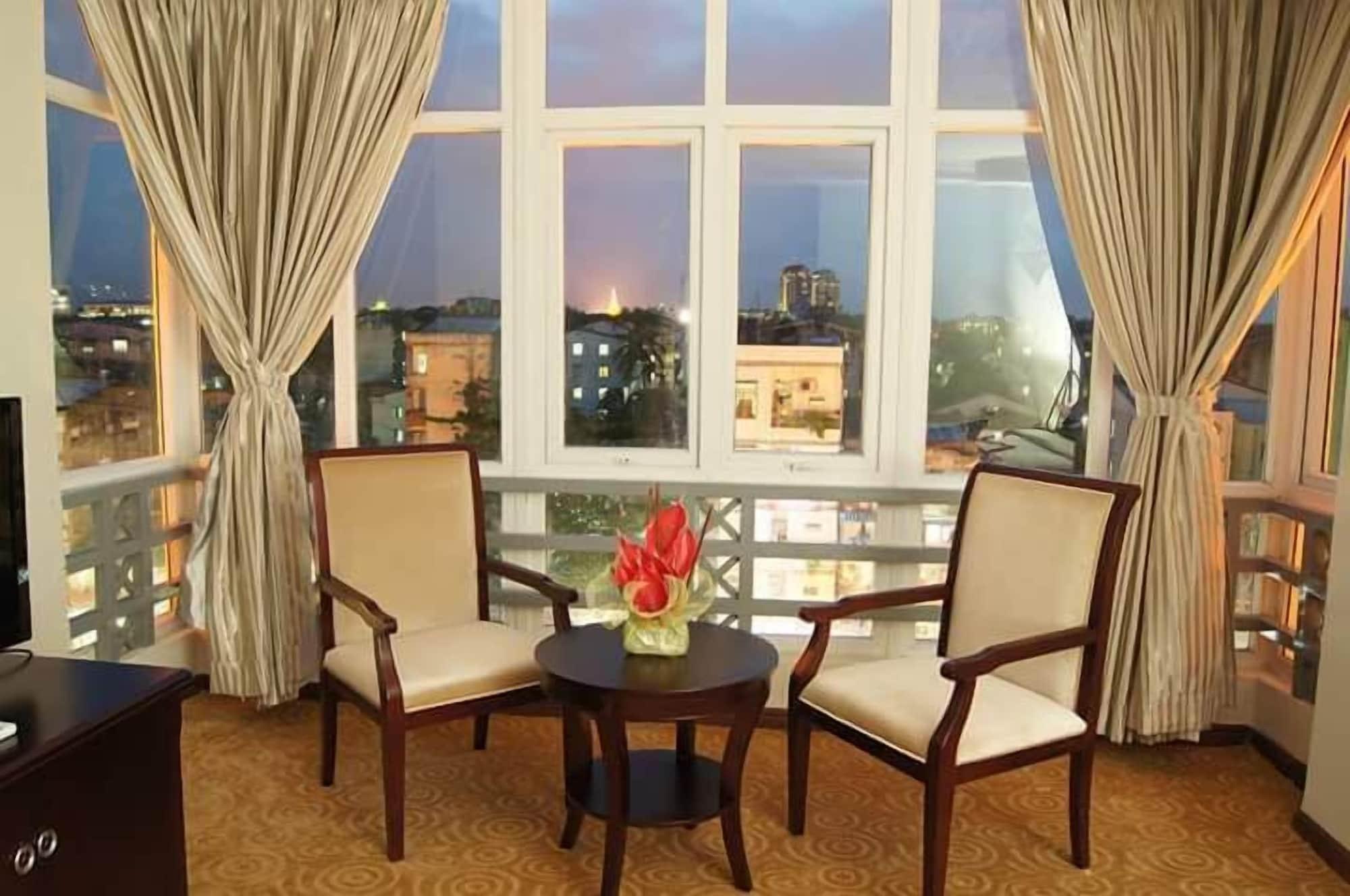 Green Leaf Hotel Янгон Экстерьер фото