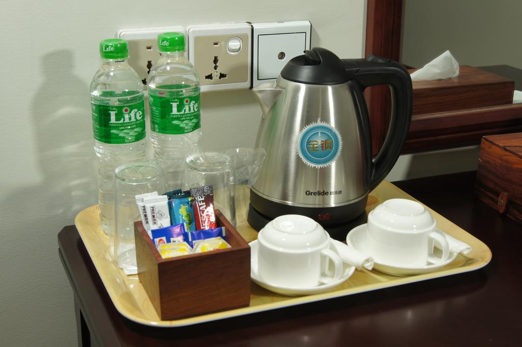 Green Leaf Hotel Янгон Экстерьер фото