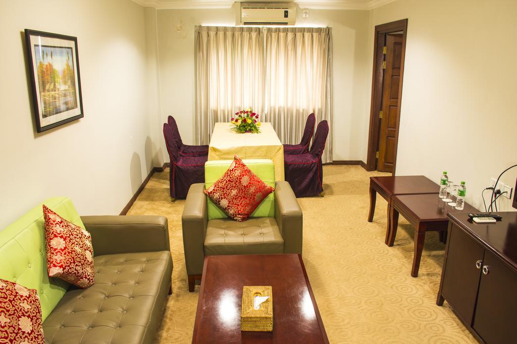 Green Leaf Hotel Янгон Экстерьер фото