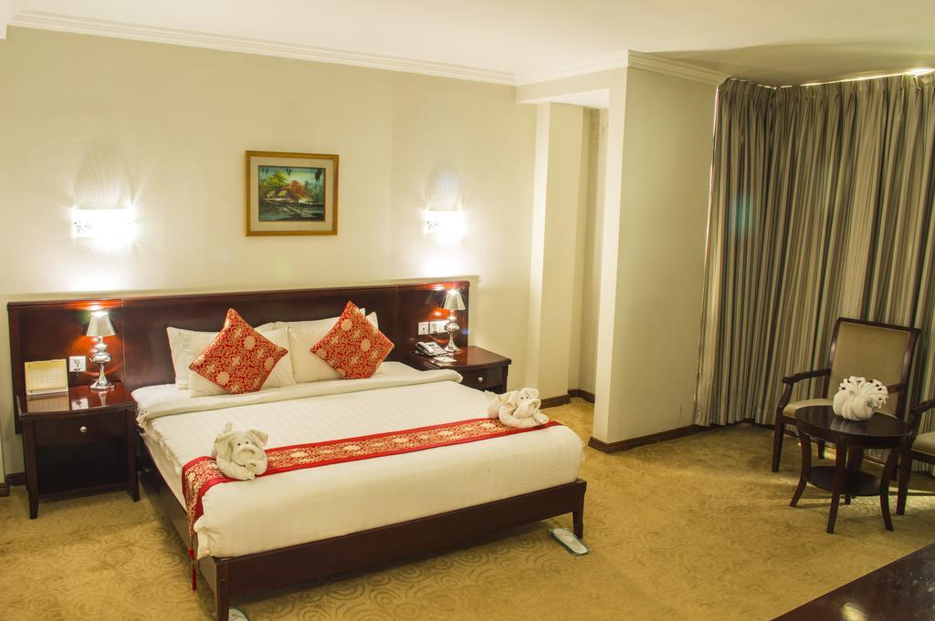 Green Leaf Hotel Янгон Экстерьер фото