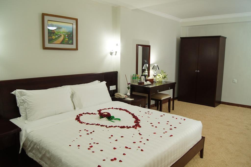 Green Leaf Hotel Янгон Экстерьер фото
