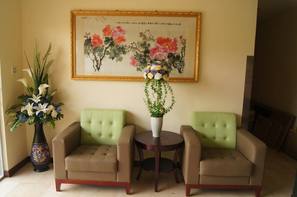 Green Leaf Hotel Янгон Экстерьер фото