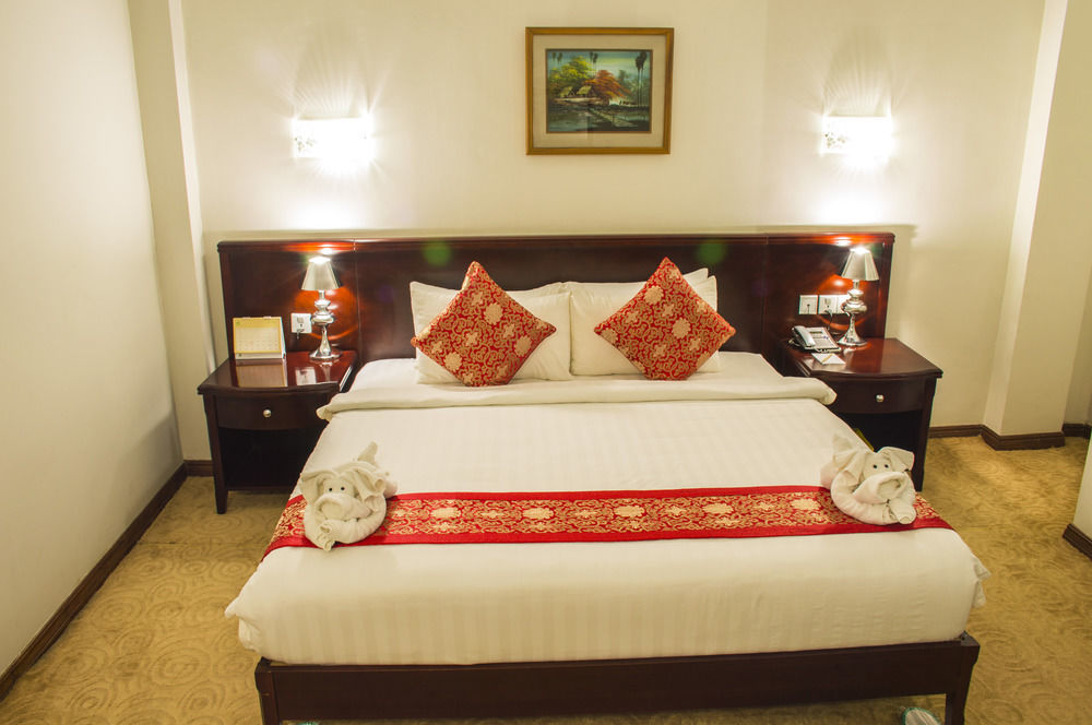 Green Leaf Hotel Янгон Экстерьер фото