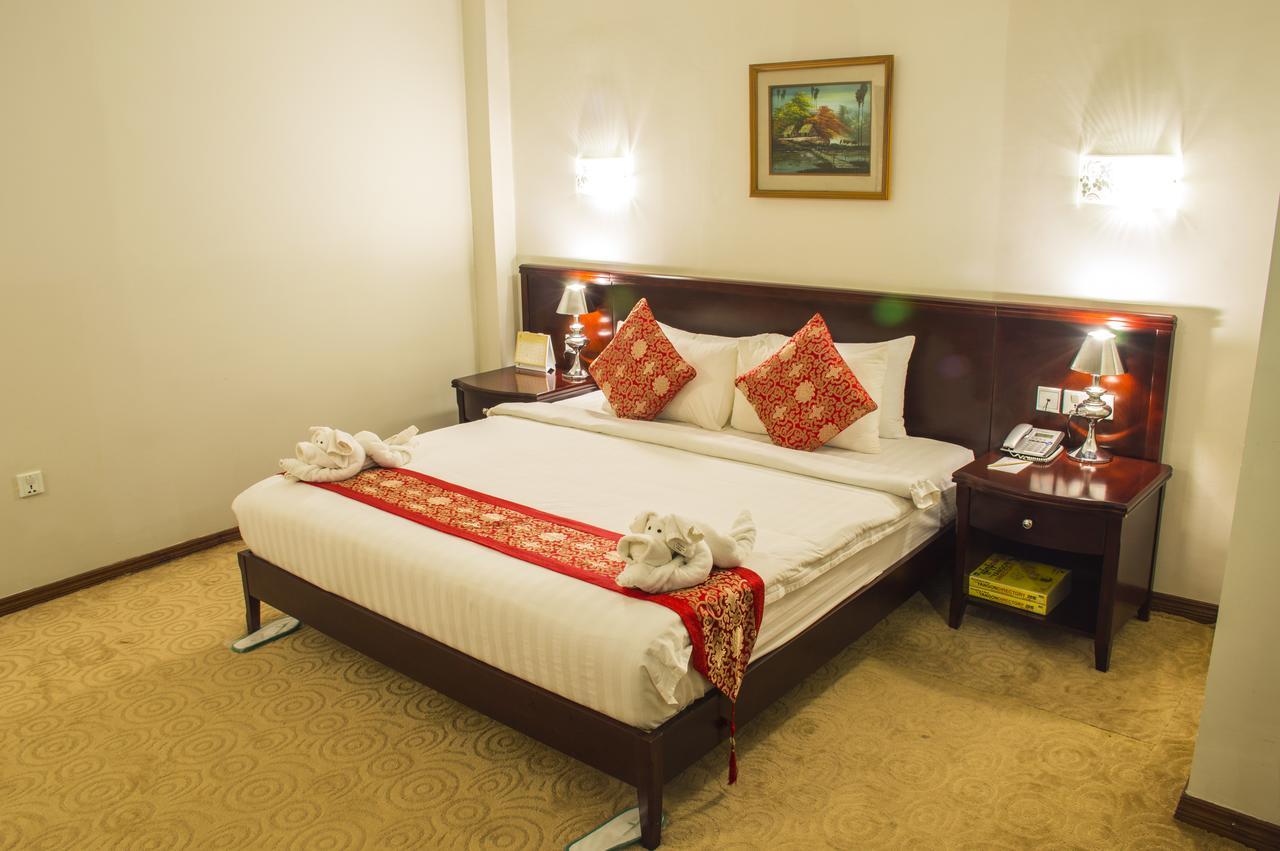 Green Leaf Hotel Янгон Экстерьер фото