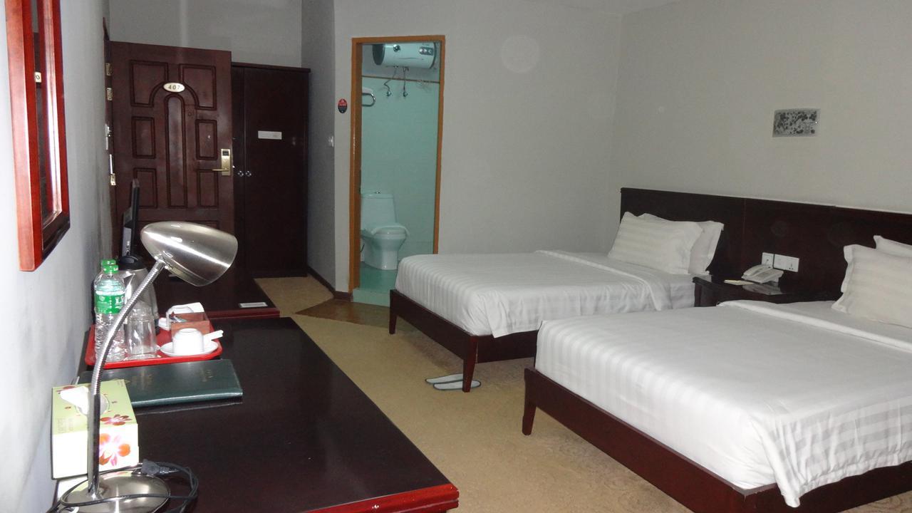 Green Leaf Hotel Янгон Экстерьер фото