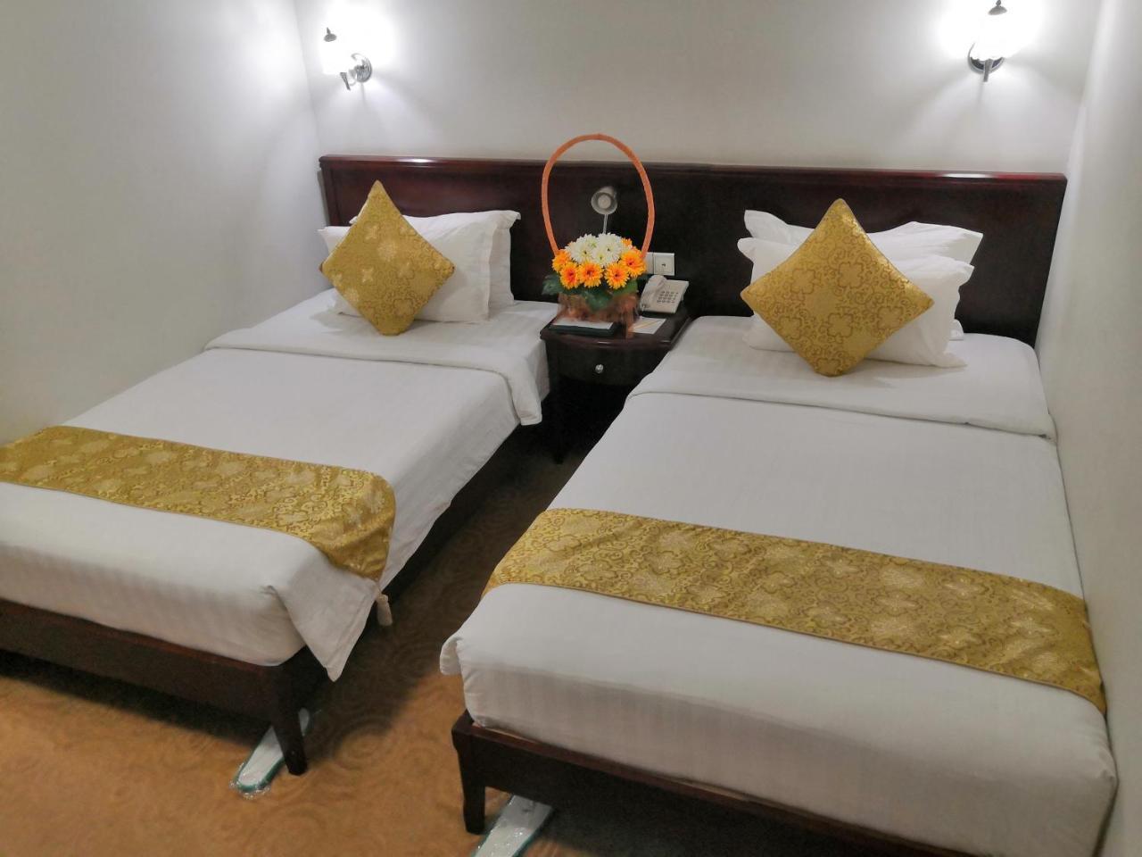 Green Leaf Hotel Янгон Экстерьер фото