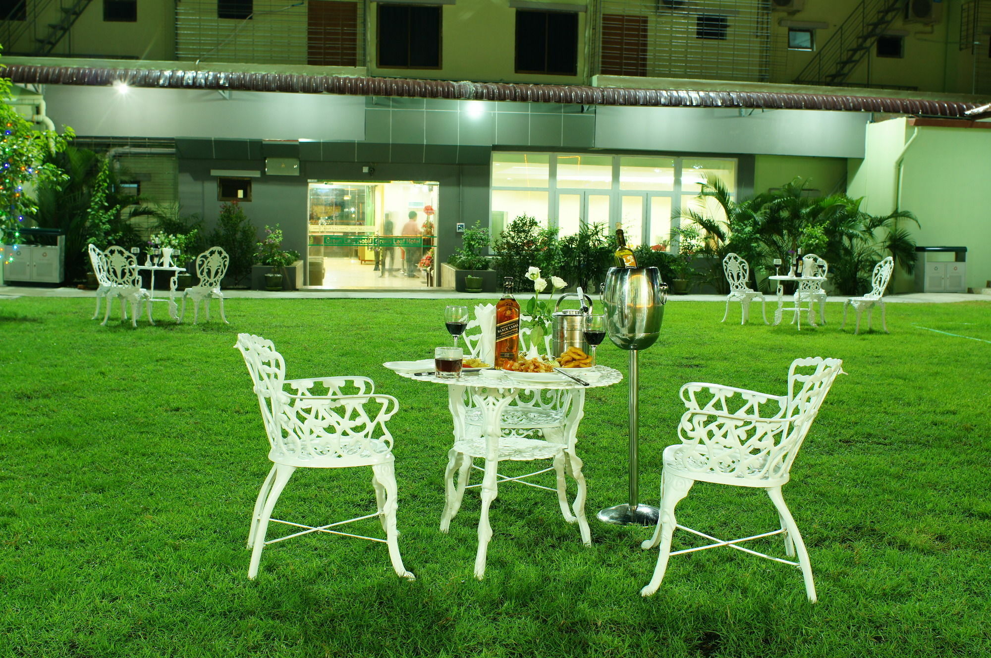 Green Leaf Hotel Янгон Экстерьер фото