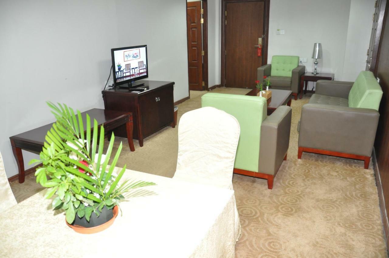 Green Leaf Hotel Янгон Экстерьер фото