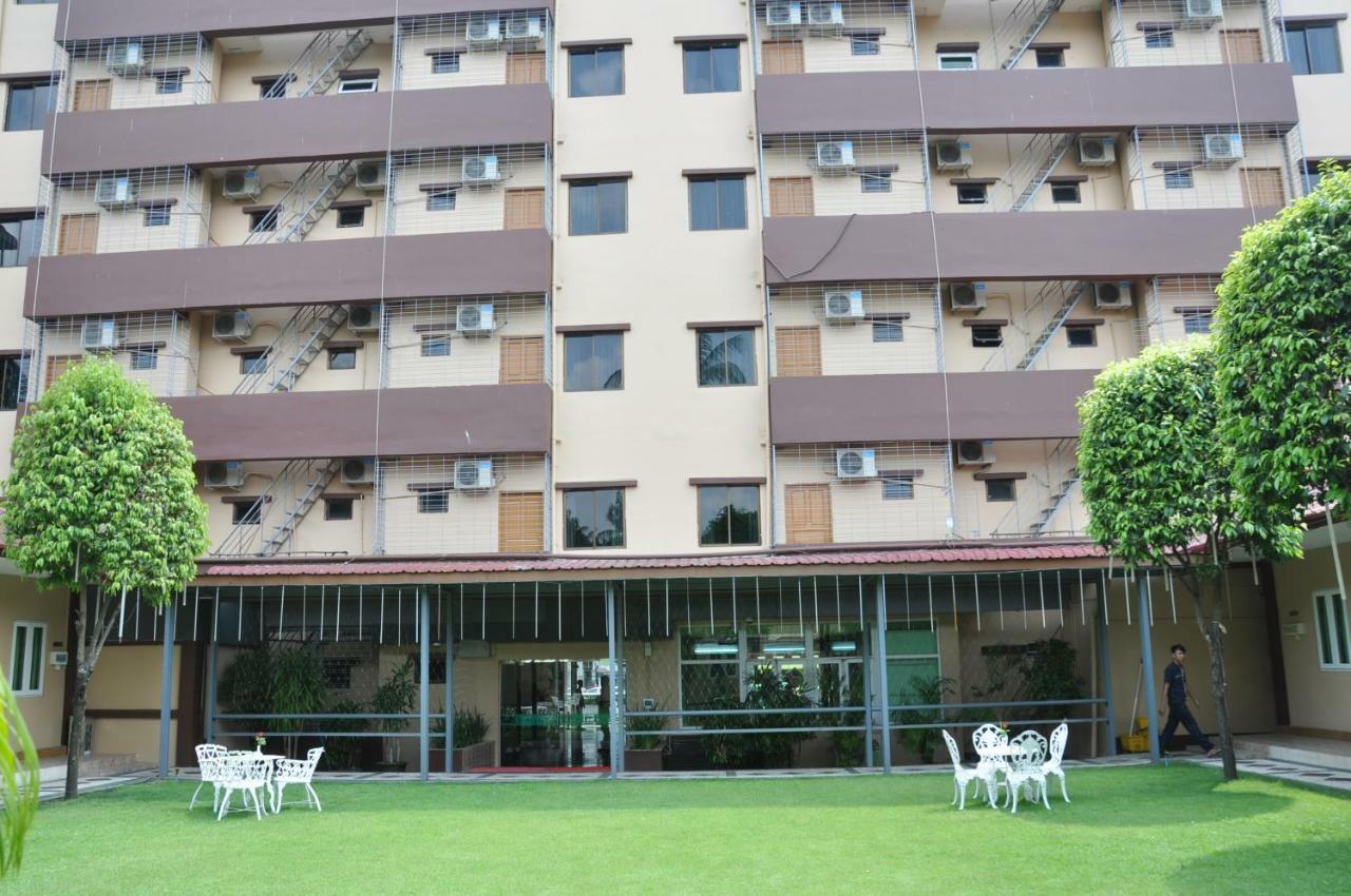 Green Leaf Hotel Янгон Экстерьер фото
