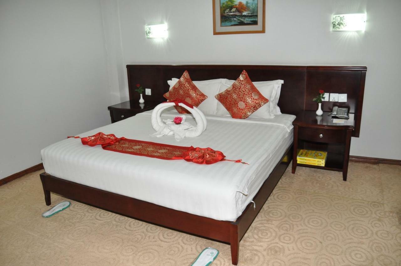 Green Leaf Hotel Янгон Экстерьер фото